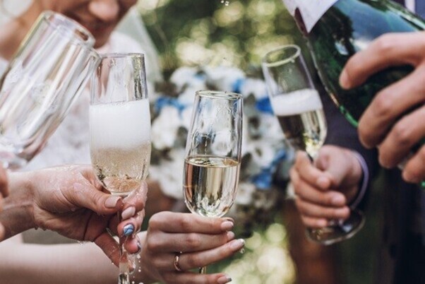 champagne-drinkers