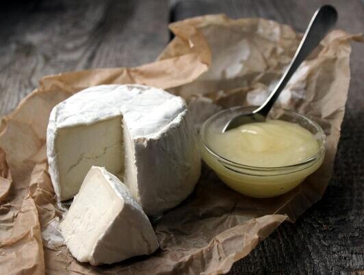 goats-cheese-wheel goats-cheese-wheel