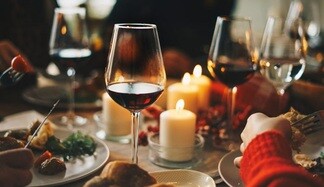 Burgundy vs Bordeaux: Which Red Wine Is Best for Christmas Dinner?