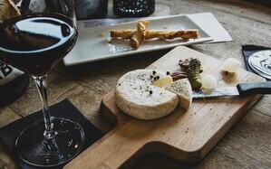 Perfect Wine Pairings for Cheeseboards