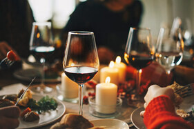 Burgundy vs Bordeaux: Which Red Wine Is Best for Christmas Dinner?